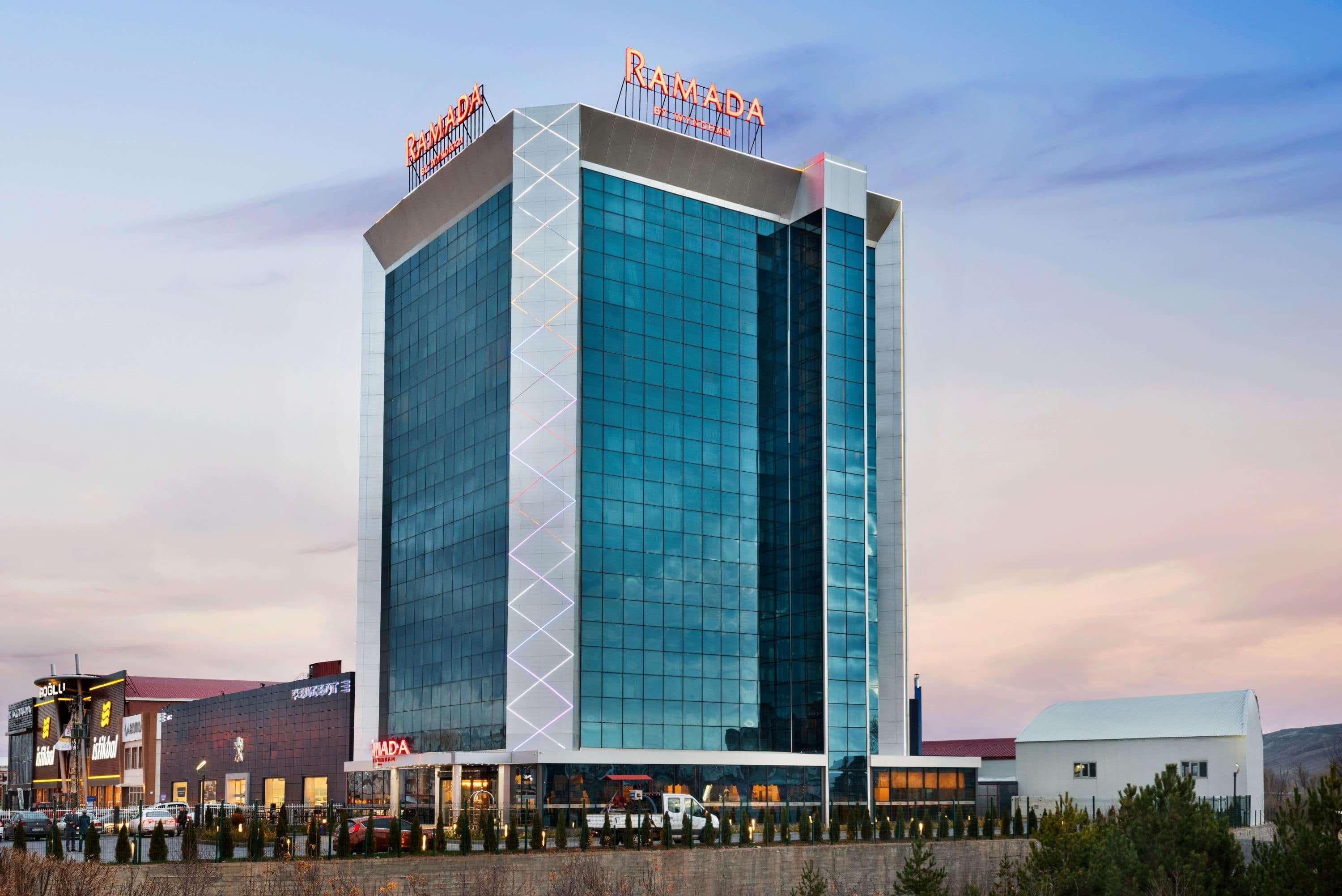Hotel Ramada By Wyndham Sivas Exterior foto